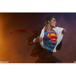 Superman: Call to Action Premium Format™ Statue Sideshow