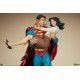 Superman and Lois Lane Statue Sideshow